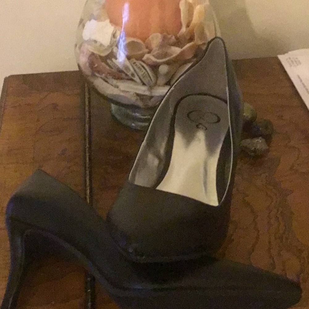 Black heels Macy’s never worn